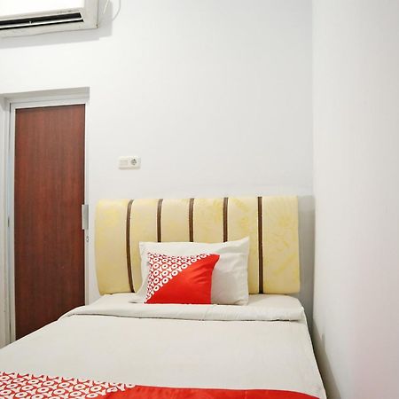 Oyo 1673 M Authentic Kost Man Hotell Padang  Exteriör bild