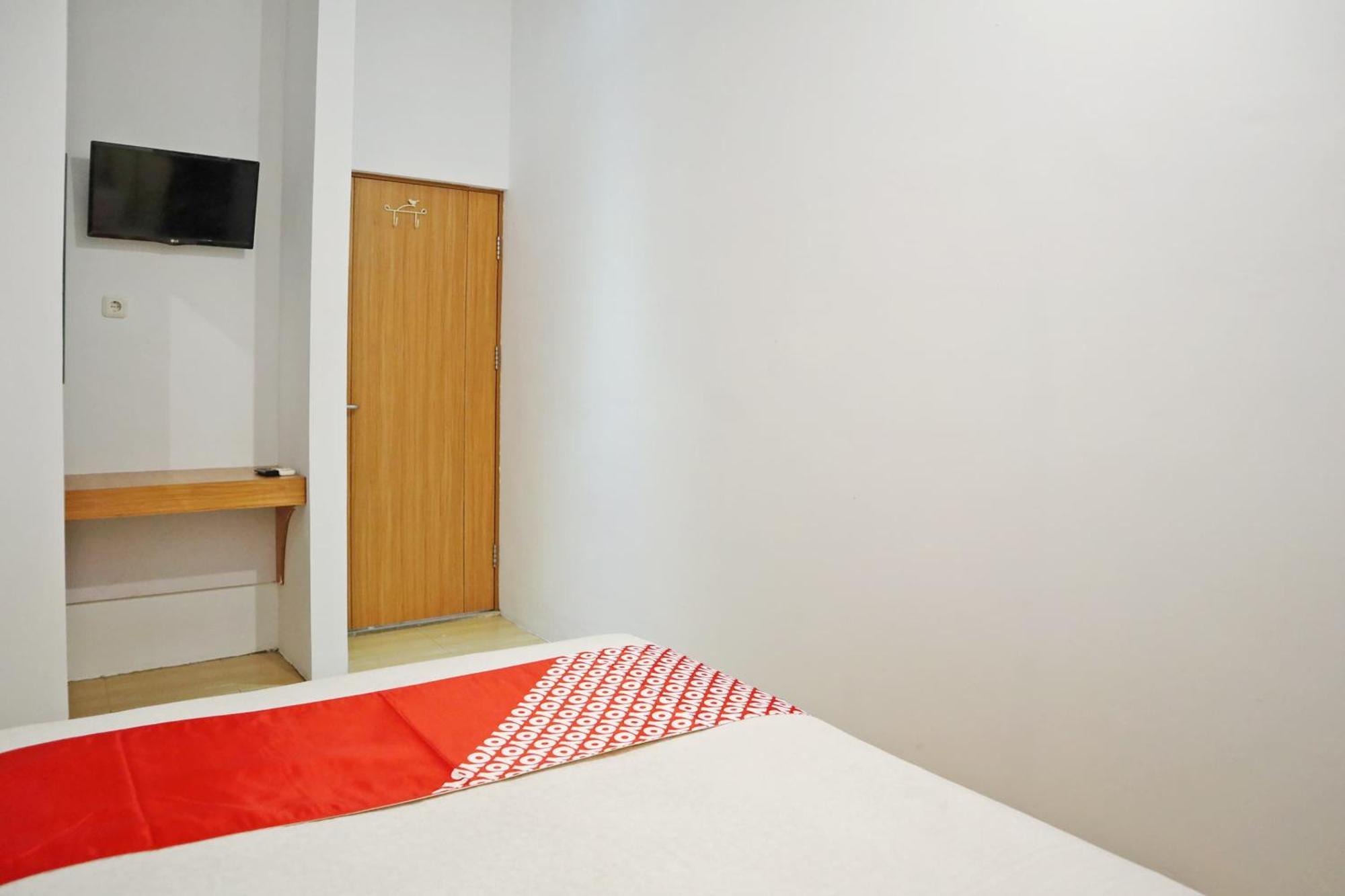 Oyo 1673 M Authentic Kost Man Hotell Padang  Exteriör bild