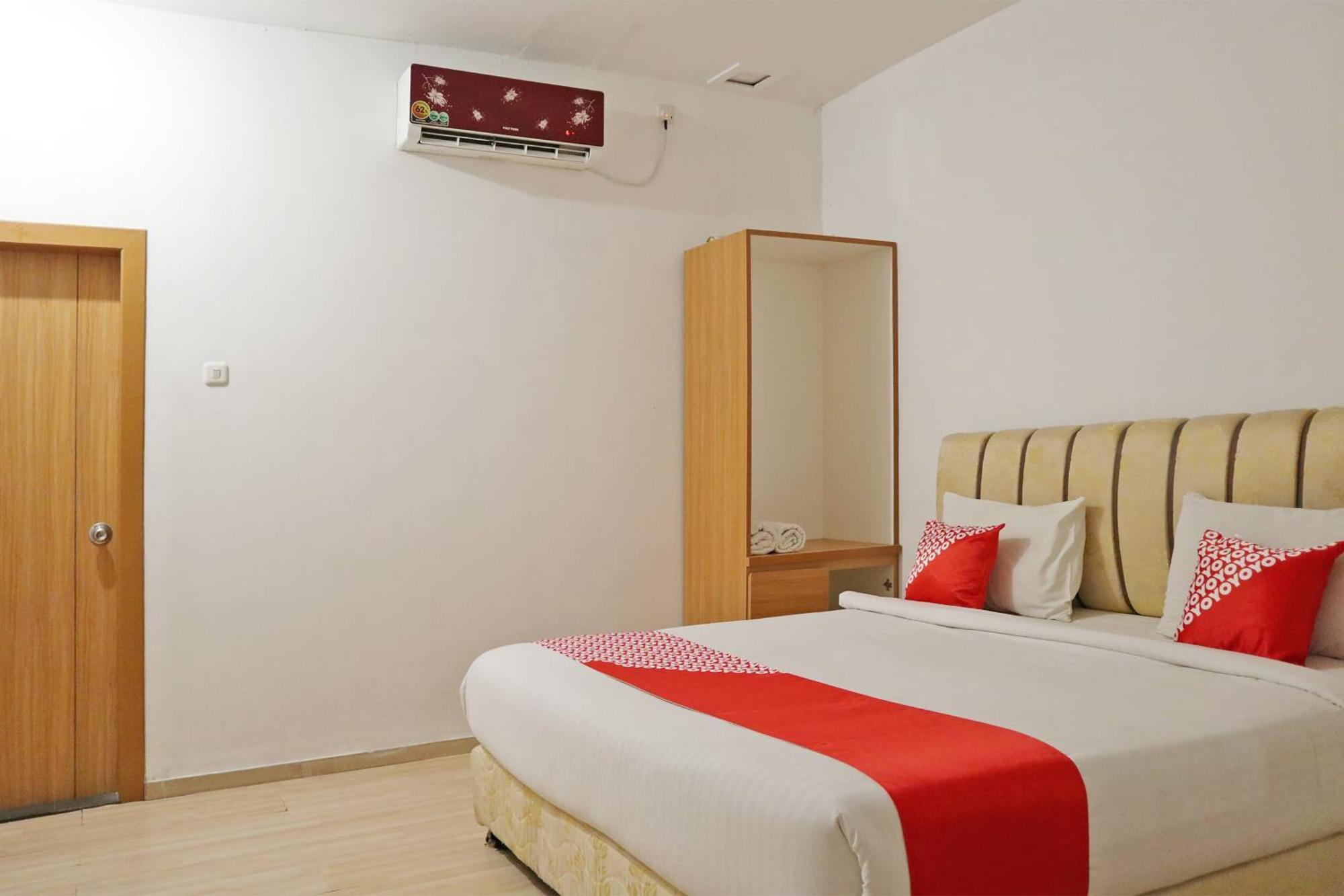 Oyo 1673 M Authentic Kost Man Hotell Padang  Exteriör bild