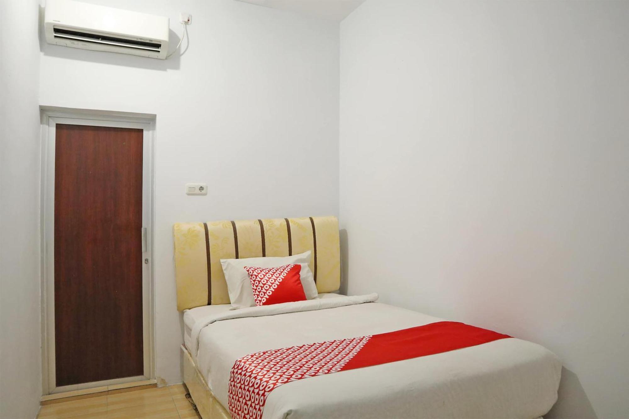 Oyo 1673 M Authentic Kost Man Hotell Padang  Exteriör bild