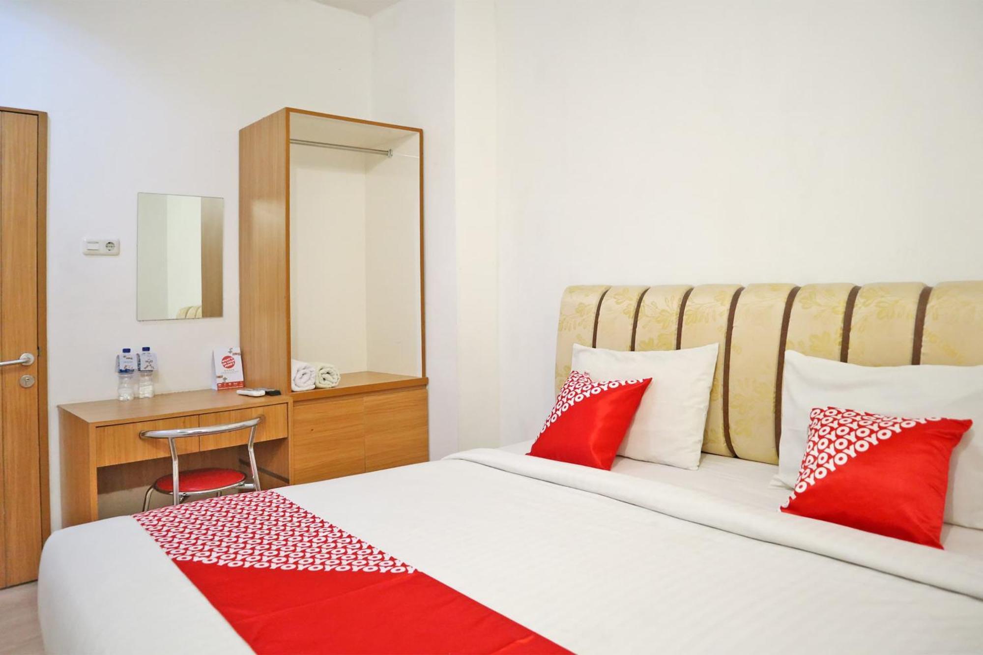 Oyo 1673 M Authentic Kost Man Hotell Padang  Exteriör bild